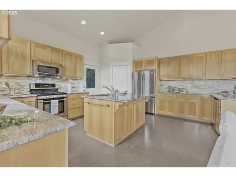 2291 Clear Vue Lane Springfield OR 97477