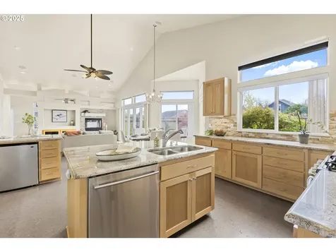 2291 Clear Vue Lane Springfield OR 97477