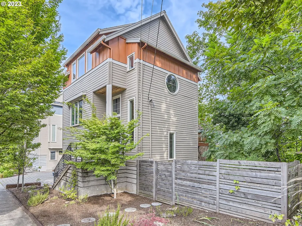 2909 SE Tacoma Street Portland OR 97202