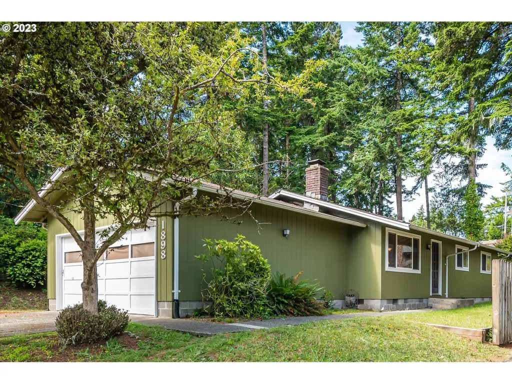 1898 Ash Street North Bend OR 97459