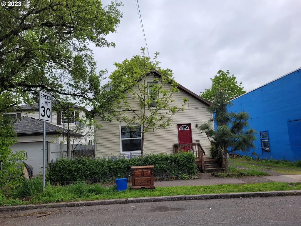 8121 Se Woodstock Boulevard Portland OR 97206