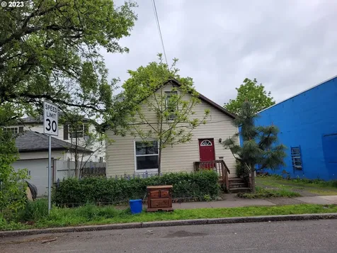 8121 Se Woodstock Boulevard Portland OR 97206