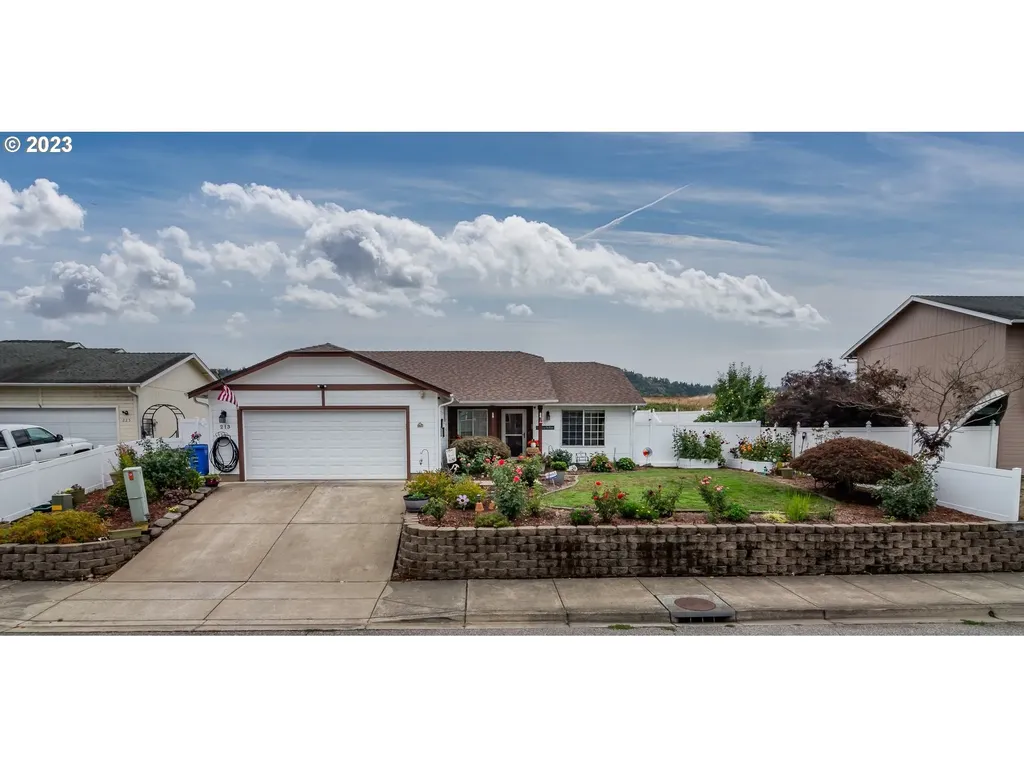 213 NE Plum Ridge Drive Winston OR 97496