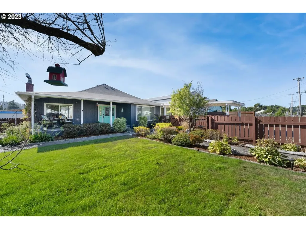 155 N 8th Street Lakeside OR 97449