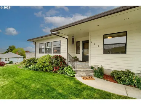 1402 Mount Hood Street The Dalles OR 97058