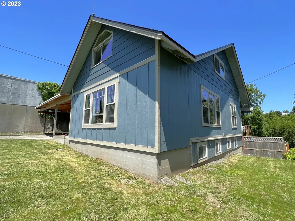 638 Maryland Street North Bend OR 97459