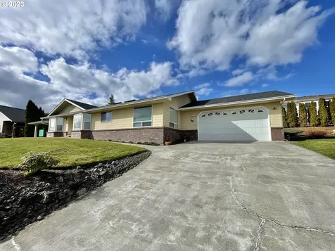 2287 Chi Chi Lane Sutherlin OR 97479