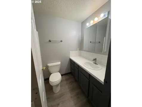 1255 S 13th Street Cottage Grove OR 97424