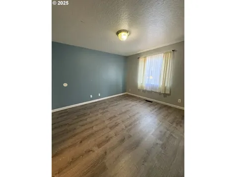 1255 S 13th Street Cottage Grove OR 97424