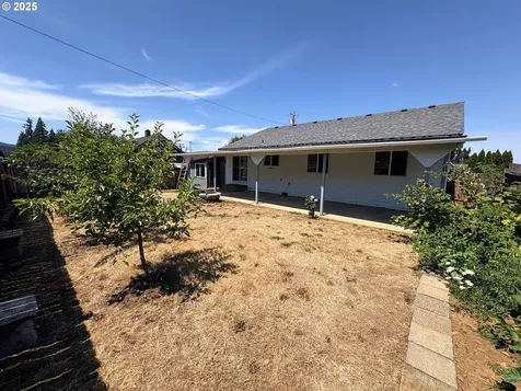 1255 S 13th Street Cottage Grove OR 97424
