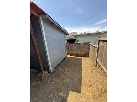 1255 S 13th Street Cottage Grove OR 97424