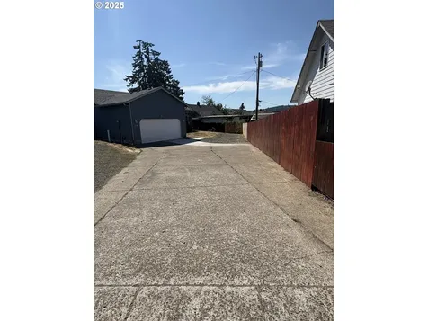 1255 S 13th Street Cottage Grove OR 97424