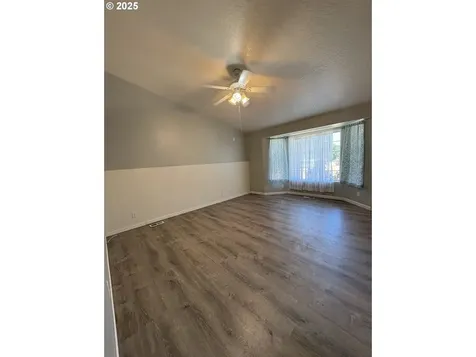1255 S 13th Street Cottage Grove OR 97424