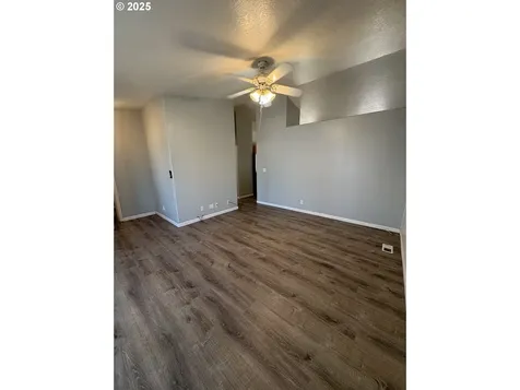 1255 S 13th Street Cottage Grove OR 97424