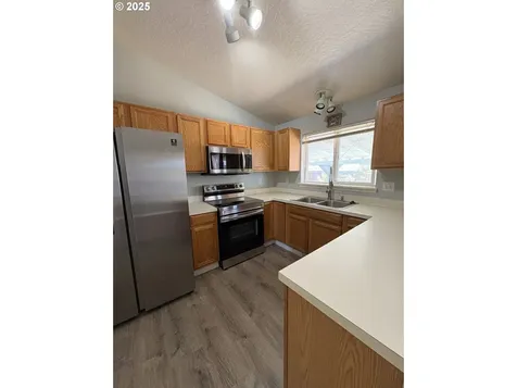 1255 S 13th Street Cottage Grove OR 97424