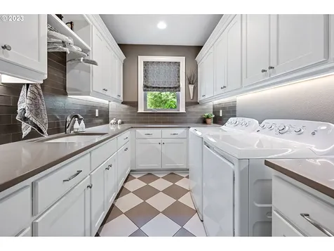 1808 Ridge Pointe Drive Lake Oswego OR 97034