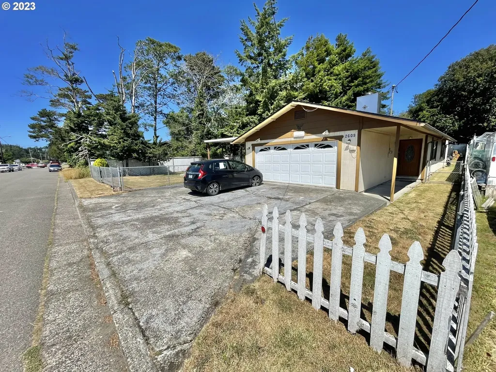2609 Fir Street North Bend OR 97459