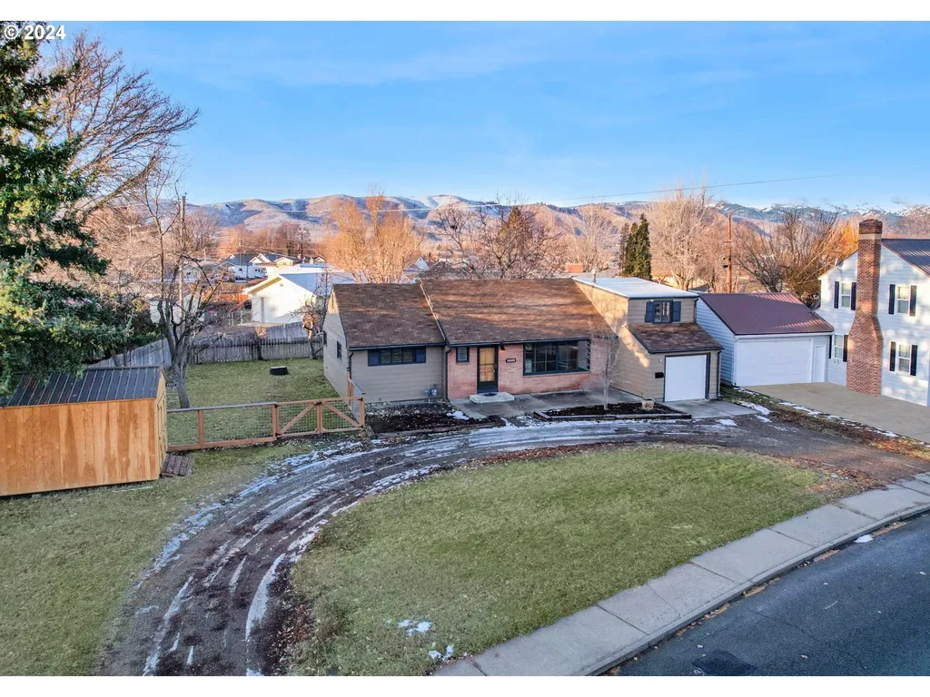 3005 N 2nd Street Baker City OR 97814