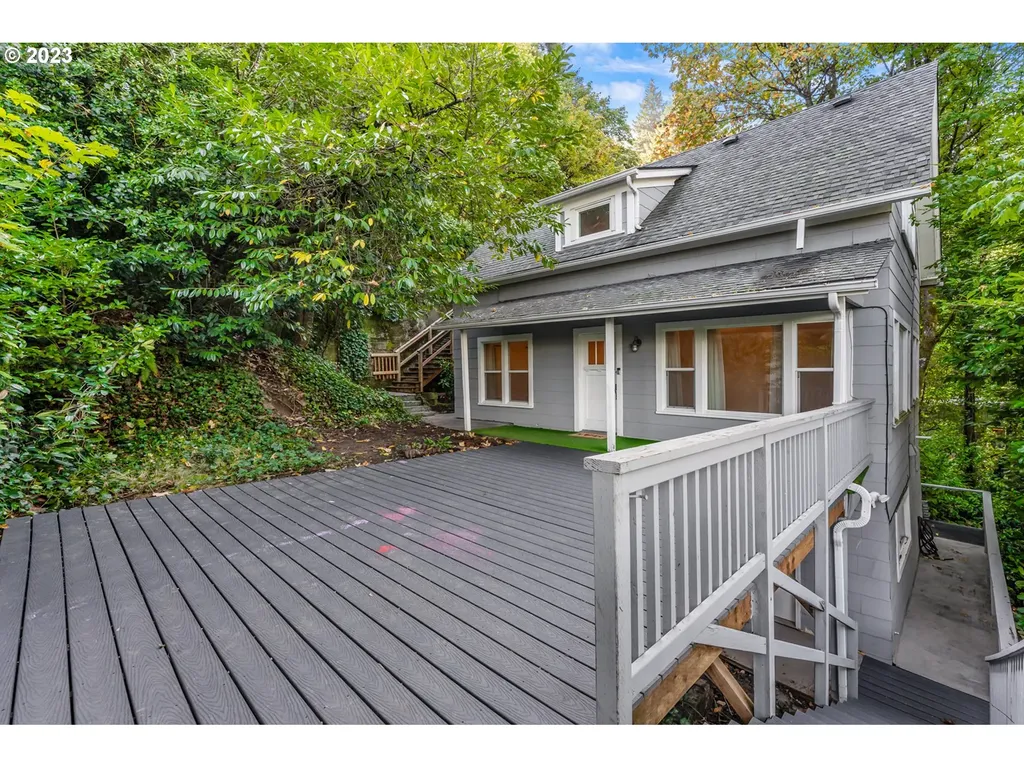 3944 SW Condor Avenue Portland OR 97239