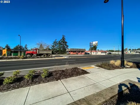 423 Highway 101 Florence OR 97439