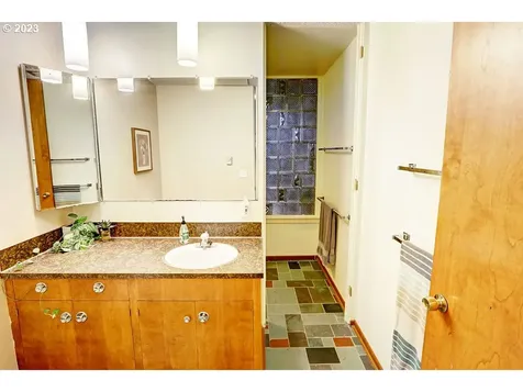 19378 Central Point Road Oregon City OR 97045