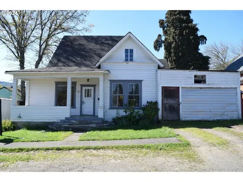 179 SE Houck Avenue Roseburg OR 97470