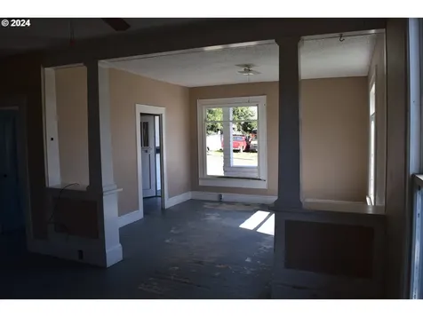 179 SE Houck Avenue Roseburg OR 97470