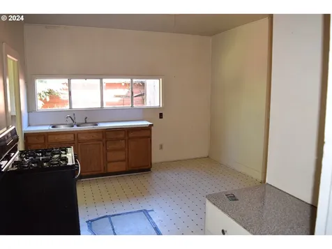 179 SE Houck Avenue Roseburg OR 97470