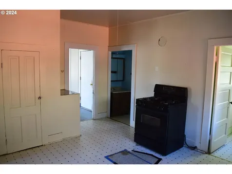179 SE Houck Avenue Roseburg OR 97470