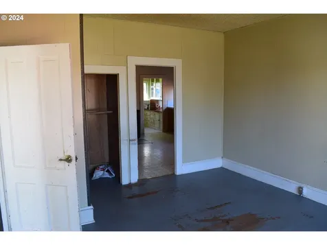 179 SE Houck Avenue Roseburg OR 97470