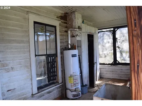 179 SE Houck Avenue Roseburg OR 97470