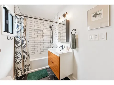 10202 SE Harold Street Portland OR 97266