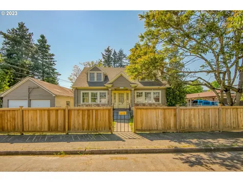 629 Se 160th Avenue Portland OR 97233