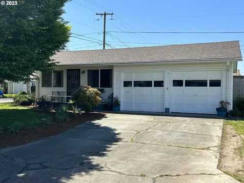 1403 Country Club Circle Woodburn OR 97071