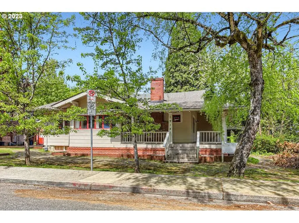 1919 Sw Nebraska Street Portland OR 97239