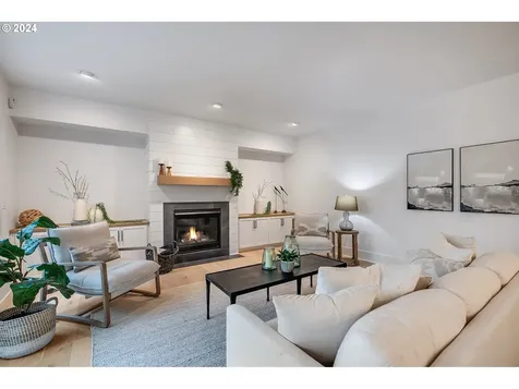 5527 Childs Road Lake Oswego OR 97035