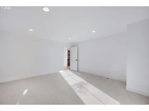 5527 Childs Road Lake Oswego OR 97035
