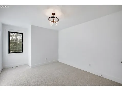 5527 Childs Road Lake Oswego OR 97035