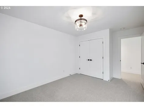 5527 Childs Road Lake Oswego OR 97035