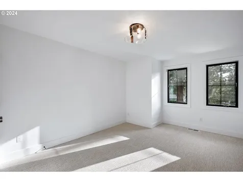 5527 Childs Road Lake Oswego OR 97035
