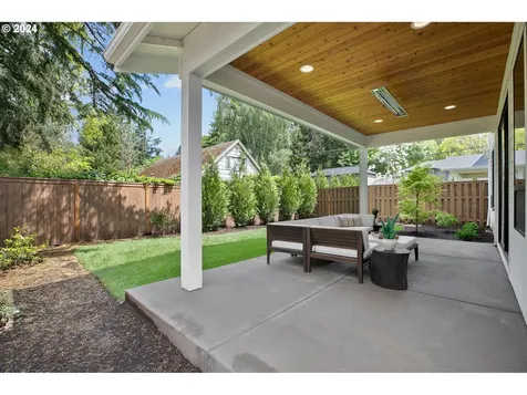 5527 Childs Road Lake Oswego OR 97035