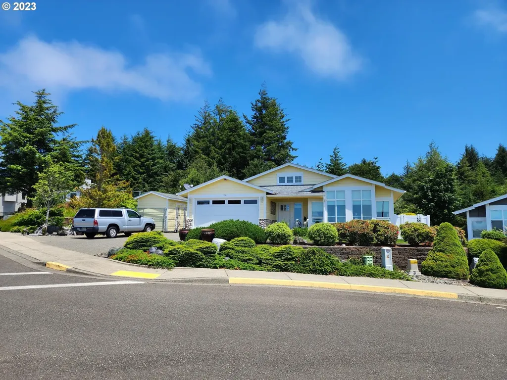 1247 Nautical Lane Coos Bay OR 97420