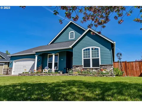 938 S 9th Street Harrisburg OR 97446