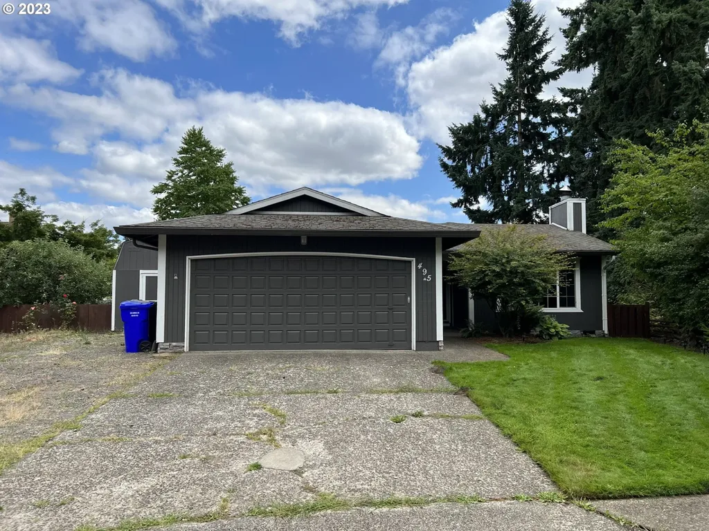 495 Collins Crest Street Gladstone OR 97027