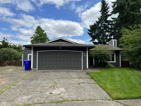 495 Collins Crest Street Gladstone OR 97027