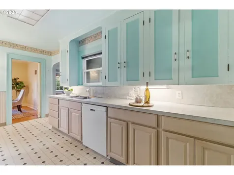 8015 SW 45th Avenue Portland OR 97219