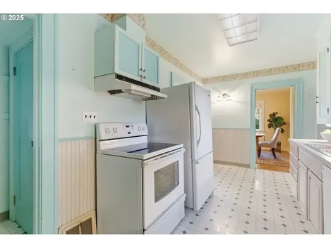 8015 SW 45th Avenue Portland OR 97219