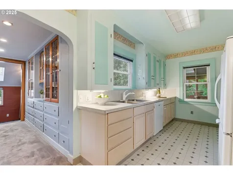 8015 SW 45th Avenue Portland OR 97219