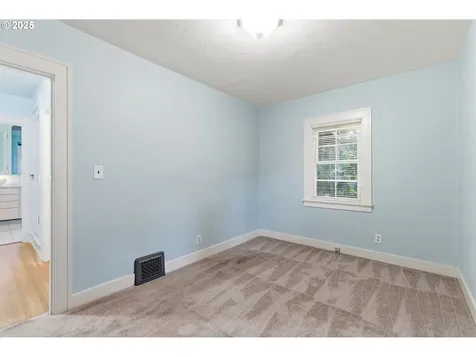 8015 SW 45th Avenue Portland OR 97219