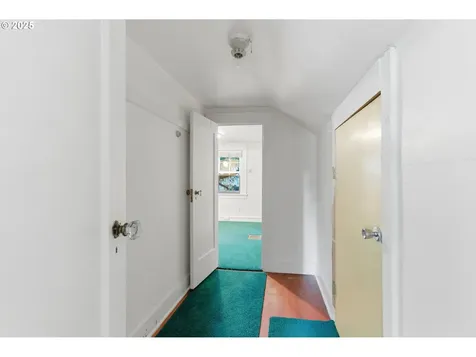8015 SW 45th Avenue Portland OR 97219